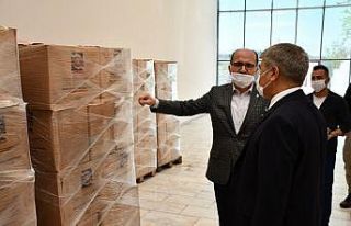 KARDEMİR işçileri gıda yardımlarını vatandaşa...
