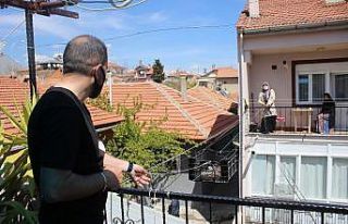 Karşı apartmanda oturan kız kardeşiyle ‘teleferik’...