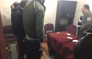 Kars’ta 5 kişi kumar oynarken yakalandı