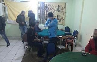 Kars’ta apartı kumar oynatmak için kiraladı