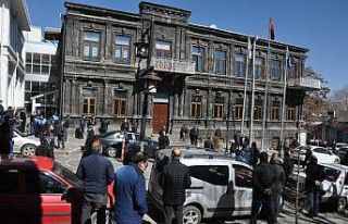 Kars’ta dolmuş hatları ihalesi iptal oldu