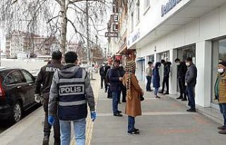 Kars’ta polislerden yoğun korona virüs mesaisi
