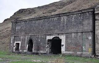 Kars’ta tarihi yapılar yok oluyor