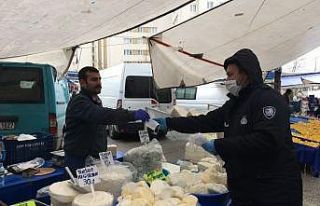 Kartal’da mahalle pazarında ateş ölçerli önlem