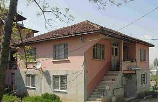 Kartepe’de 21 yıllık orta hasarlı bina yıkıldı