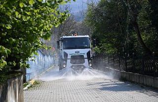 Kartepe’de mahalle temizlikleri sürüyor