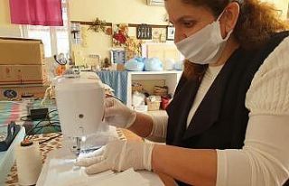 Kaş Halk Eğitimi Merkezi’nde maske üretimi