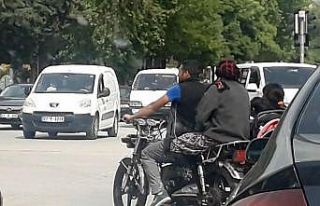 Kasksız, tedbirsiz aile boyu yolculuk