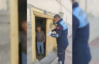 Kastamonu Belediyesi, ücretsiz maske dağıtımını...