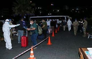 Katar’dan getirilen 292 Türk vatandaşından 291’i...