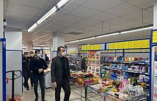 Kaymakam marketleri denetledi