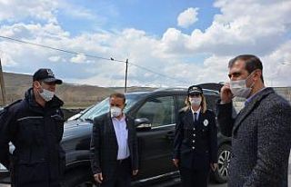 Kaymakam ve Belediye başkanı görev başındaki...