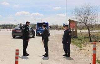 Kaymakam Yılmaz, kontrol noktalarını ziyaret etti