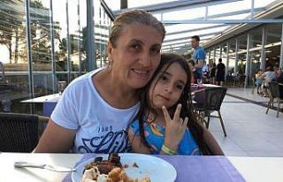 Kendi özlemini unuttu anneannesini teselli etti