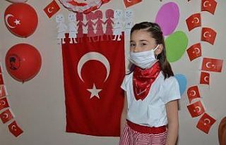 Kendi yazdığı şiiri okuyan minik Serra duygulandırdı