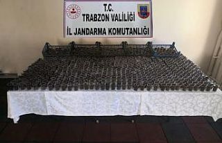 Kenevirleri plastik bardaklara dikmişler