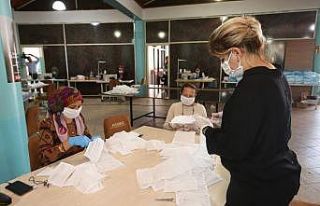 Kepez sakinlerine steril maske