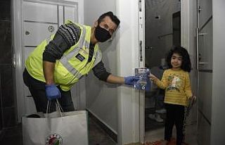 Kepez’de 927 bin 336 adet yıkanabilir maske dağıtıldı