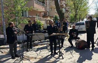 Keşanlılar ‘Sosyal Konser’ ile moral buldu