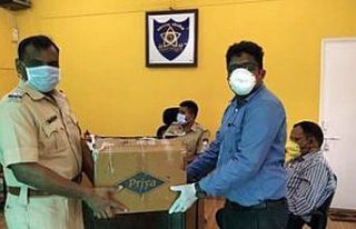 Khed bölgesine maske ve el dezenfektanı yardımı