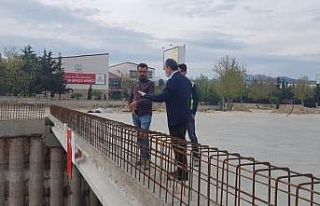 Kılınç devam eden köprülü kavşak çalışmalarını...