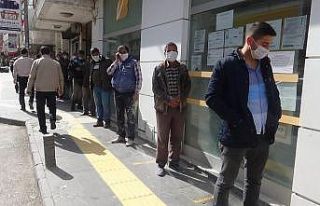 Kilis’te kuyruklarda sosyal mesafe kuralı