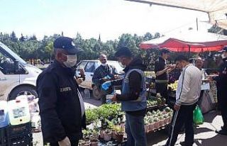 Kilis’te maske ve eldiven dağıtıldı
