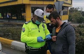 Kırmızı ışıkta geçmedim iddiasına polisten...