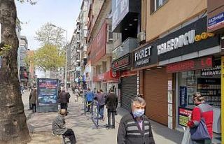 Kısıtlama sona erdi vatandaşlar caddeye akın etti