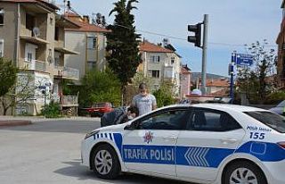 Kısıtlamaya rağmen dışarı çıktılar, cezayı...