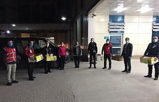 Kızılay’dan sağlık çalışanlarına moral ikramı