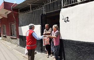 Kızılay’dan sokağa çıkamayanlara gıda yardımı