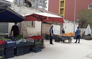 Kızıltepe Belediyesi pazarda vatandaşlara maske...