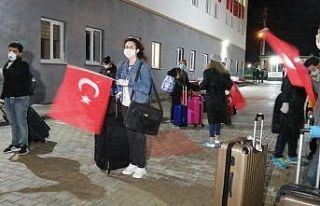 KKTC’den getirilen 189 Türk vatandaşı yurda yerleştirildi