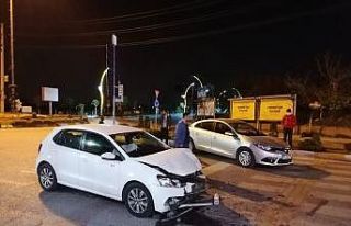 Kocaeli’de 2 otomobil çarpıştı: 4 yaralı