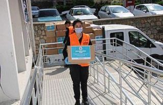 Koçarlı Belediyesi’nden 200 aileye gıda ve hijyen...