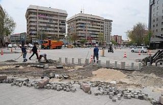 Konya Büyükşehir trafiği rahatlatmak için kavşaklarda...