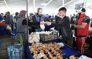 Konyaaltı Belediyesi’nden maske ve koruyucu gözlük