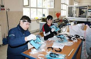 Konya’da iki meslek lisesi koruyucu maske üretti