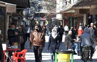 Köpüklü suyla yıkanan tarihi çarşı yasağın...