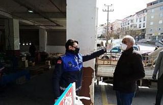 Körfez’de semt pazarları girişinde vatandaşların...
