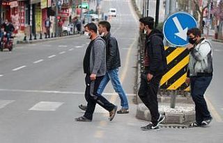 Korona virüse karşı sosyal mesafe kuralını hiçe...