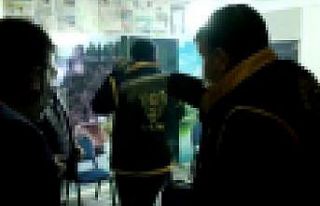 Koronayı umursamadan kumara devam ettiler