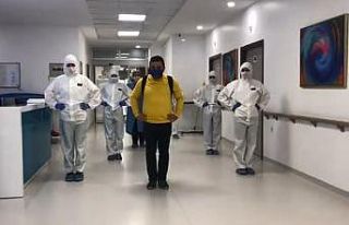 Koronayı yendi penguen dansıyla  taburcu oldu