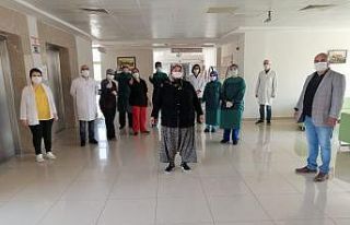 Koronayı yendiler, alkışlarla taburcu edildiler