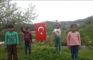 Köy çocuklarının 23 Nisan kutlaması