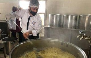 Kozan’da kazanlar vatandaş için kaynıyor