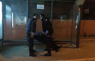 Kriz geçiren şahsa, polis yardım etti