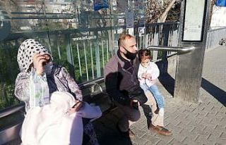 Kucağında hasta çocuğuyla dakikalarca otobüs...