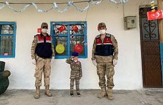 Küçük Muhammet 23 Nisan’ı askeri üniformasıyla...